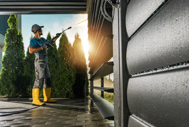Best Roof Power Washing Services  in Swisher, IA